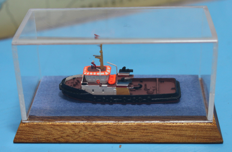 Schlepper "Bülk" SFK Kiel(1 St.) D 1993 Marian Jahnke in Vitrine